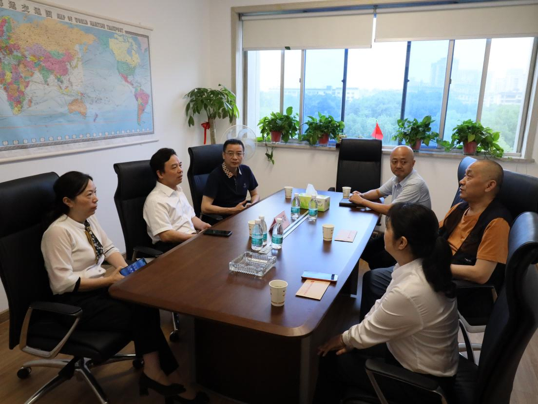 湖南農(nóng)業(yè)集團(tuán)黨委委員、副總經(jīng)理陳根榮走訪慰問困難黨員